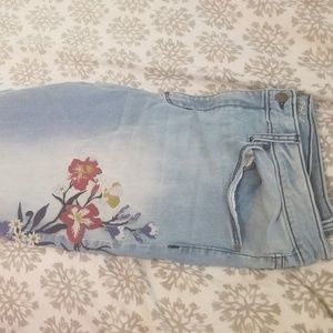 Universal thread ankle Jeans